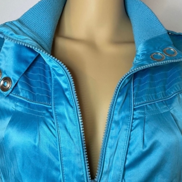 NWOT Blue Metallic Zip Up Jacket With Collar And Cuffs - Picture 2 of 4